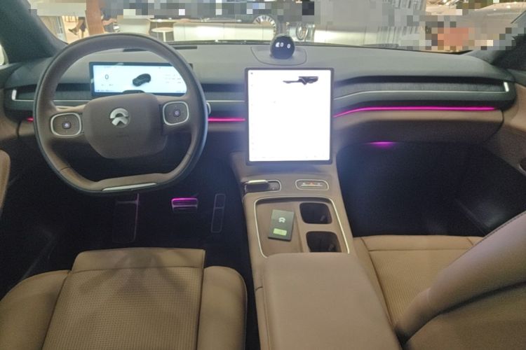 Used Nio ES8 2023 75 kWh Center Console