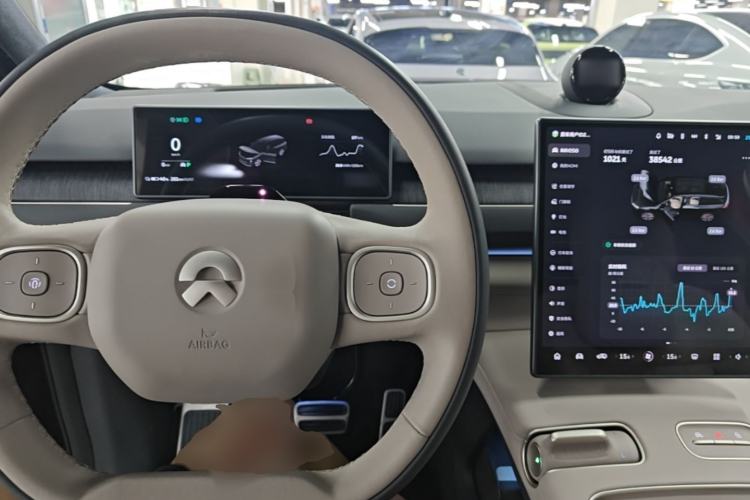 Used Nio ES8 2023 100kWh Signature Edition Center Console