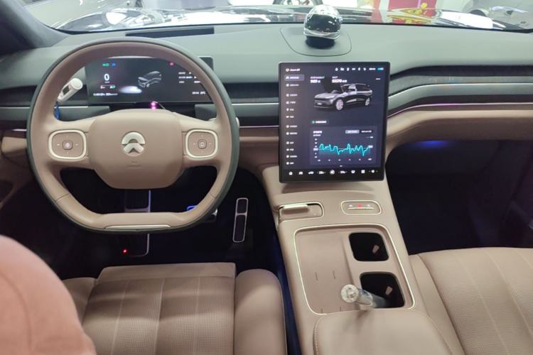 Used Nio ES8 2023 100kWh Center Console