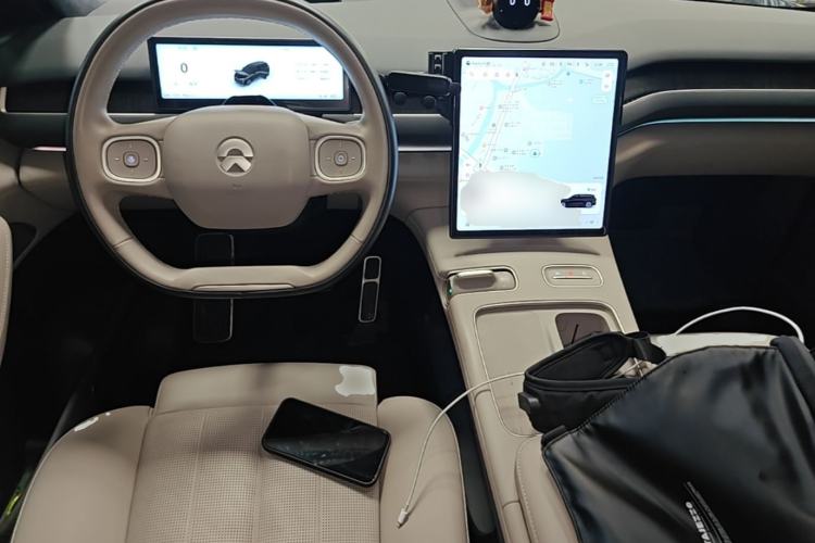 Used Nio ES8 2023 75 kWh Center Console