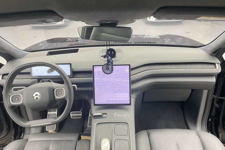 Used Nio ES8 2023 75 kWh Executive Edition Center Console