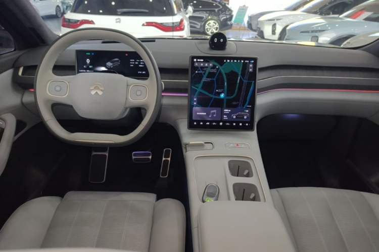 Used Nio ES8 2023 75 kWh Center Console