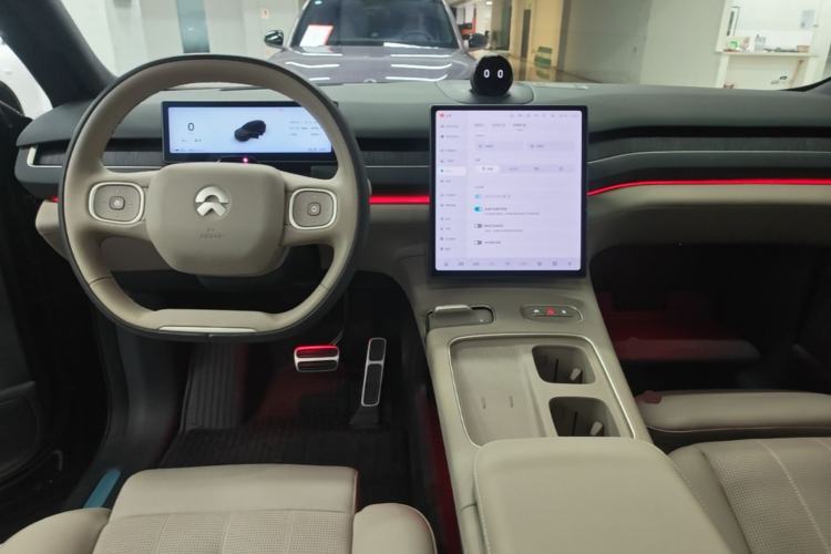 Used Nio ES8 2023 75 kWh Center Console