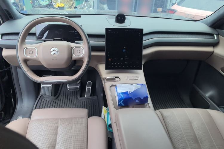Used Nio ES8 2023 75 kWh Center Console