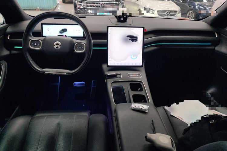 Used Nio ES8 2023 75 kWh Center Console