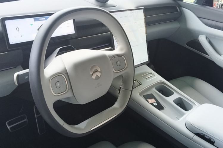 Used Nio ES8 2023 75 kWh Executive Edition Center Console