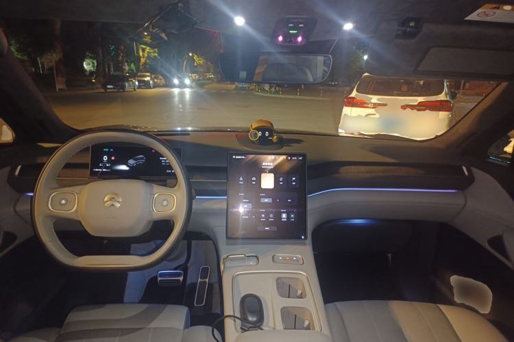 Used Nio ES8 2023 75 kWh Executive Edition Center Console