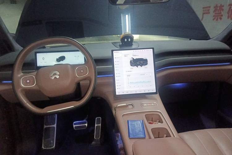 Used Nio ES8 2023 75 kWh Executive Edition Center Console