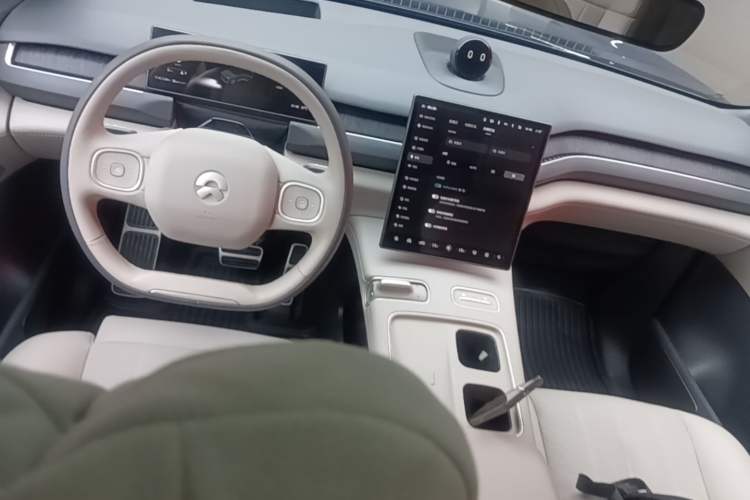 Used Nio ES8 2023 75 kWh Executive Edition Center Console