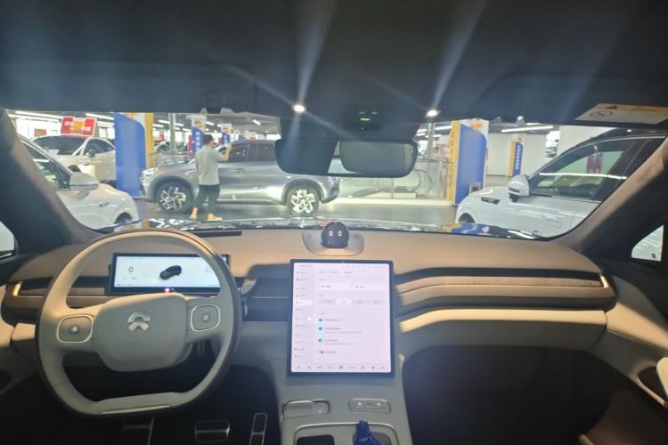 Used Nio ES8 2023 75 kWh Executive Edition Center Console