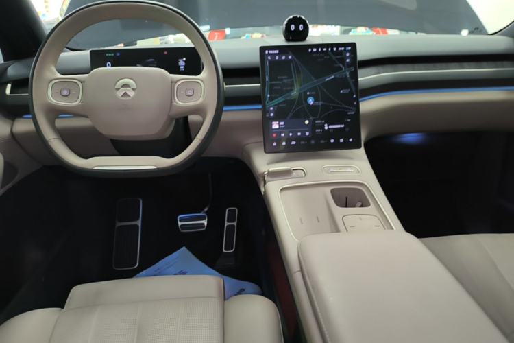 Used Nio ES8 2023 75 kWh Center Console