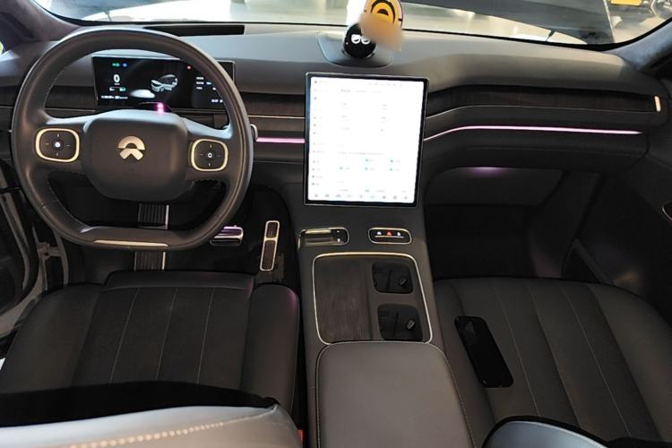 Used Nio ES8 2023 75 kWh Center Console