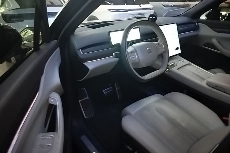 Used Nio ES8 2023 75 kWh Driver Seat