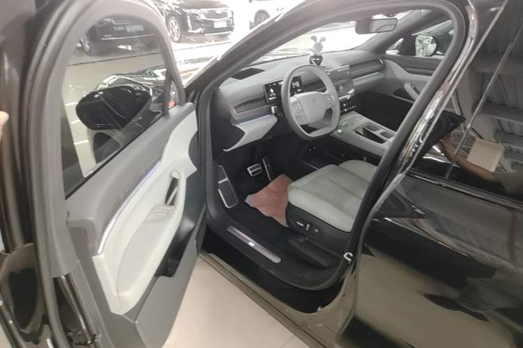 Used Nio ES8 2023 75 kWh Executive Edition Driver Seat