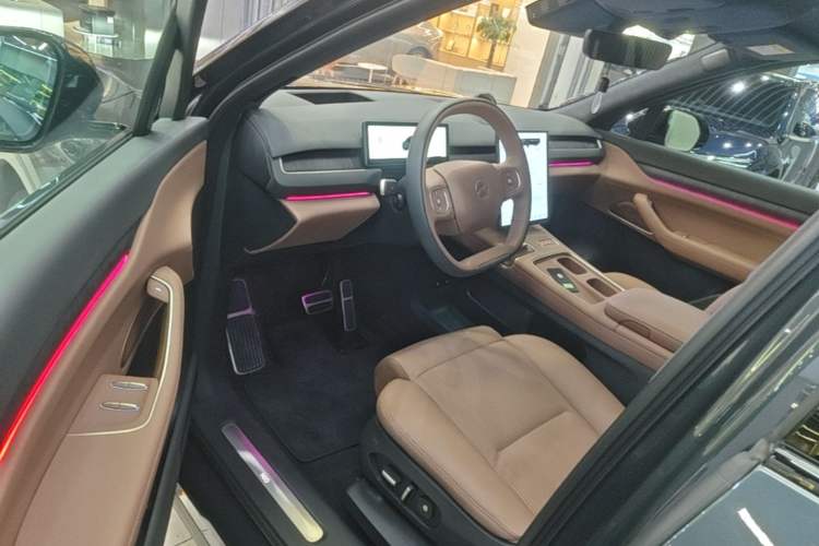 Used Nio ES8 2023 75 kWh Driver Seat