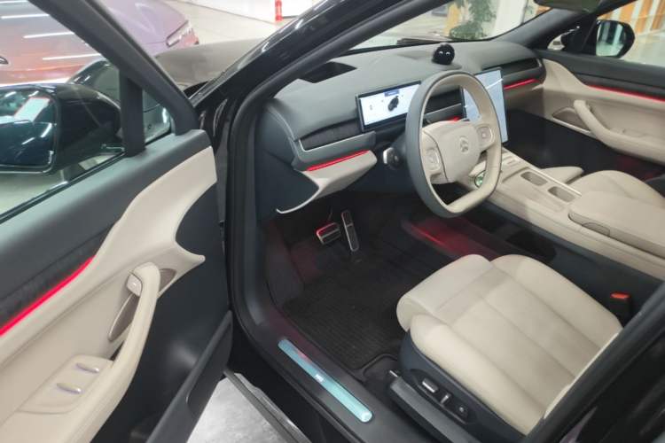 Used Nio ES8 2023 75 kWh Driver Seat