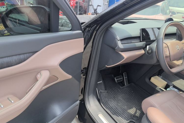 Used Nio ES8 2023 75 kWh Driver Seat