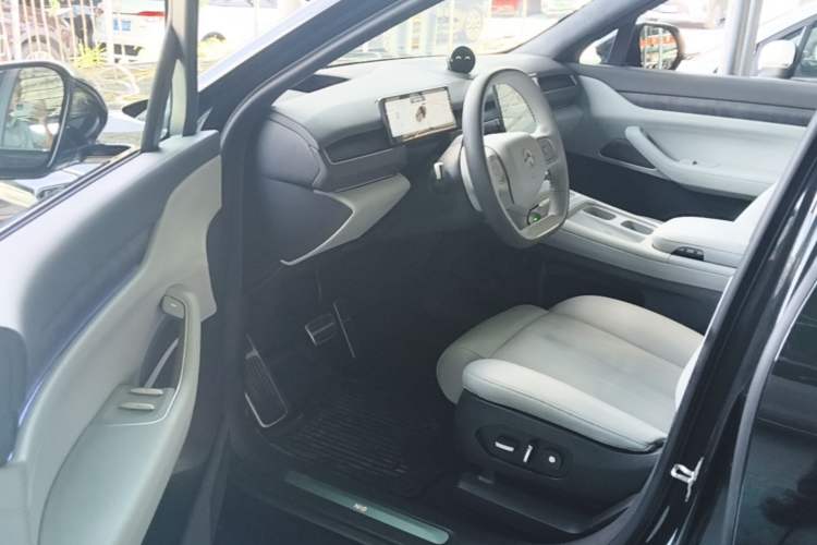 Used Nio ES8 2023 75 kWh Executive Edition Driver Seat