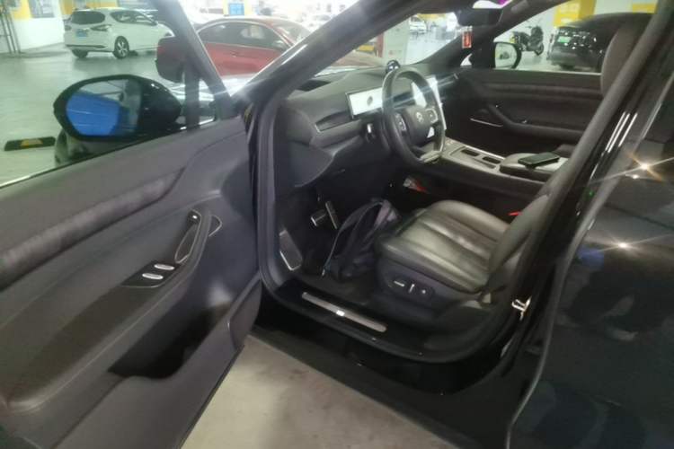 Used Nio ES8 2023 75 kWh Executive Edition Driver Seat