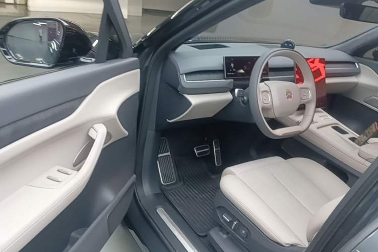 Used Nio ES8 2023 75 kWh Executive Edition Driver Seat