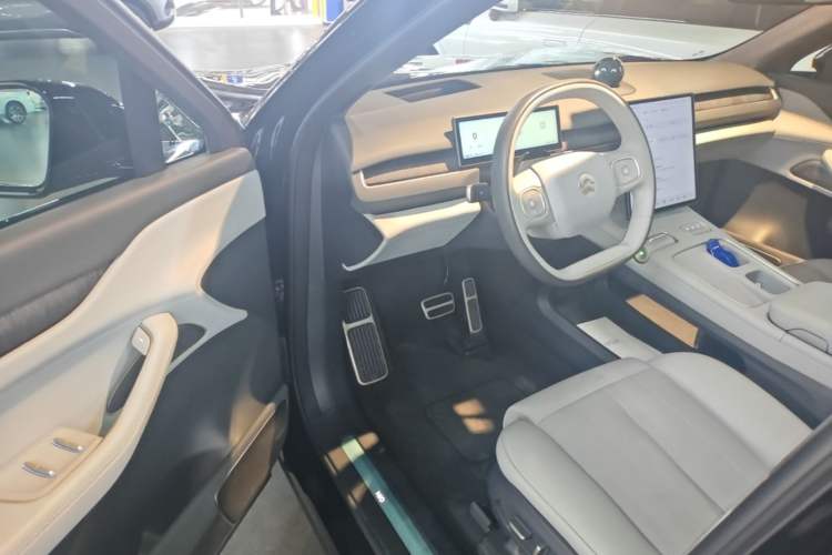 Used Nio ES8 2023 75 kWh Executive Edition Driver Seat