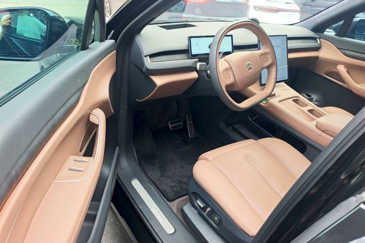 Used Nio ES8 2023 75 kWh Driver Seat