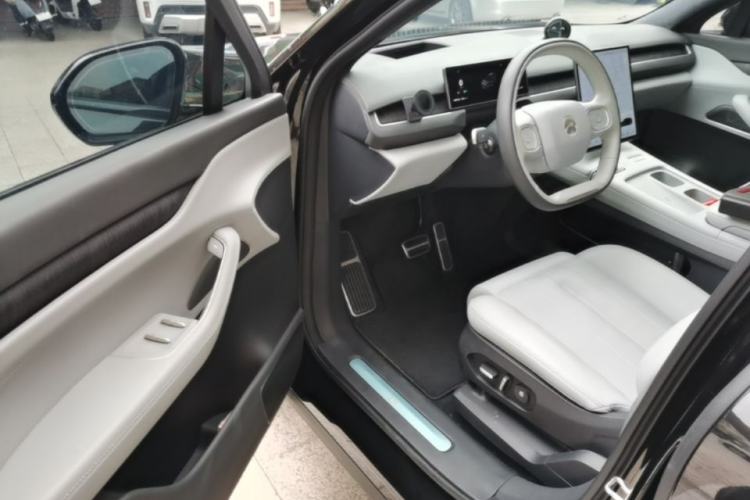 Used Nio ES8 2023 75 kWh Executive Edition Driver Seat