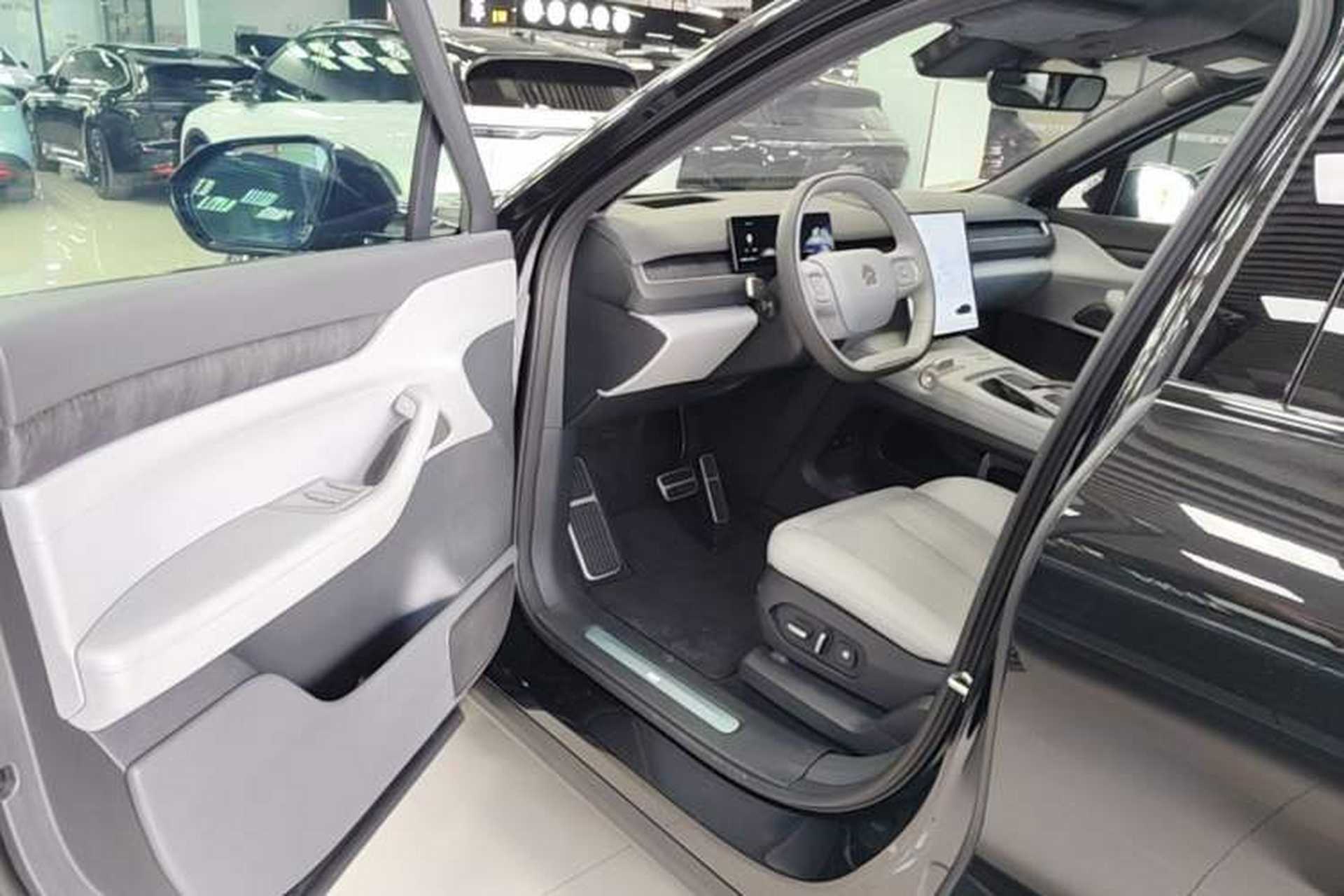 Used Nio ES8 2023 75 kWh Driver Seat