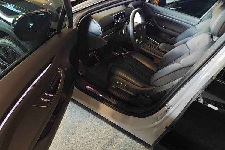 Used Nio ES8 2023 75 kWh Driver Seat