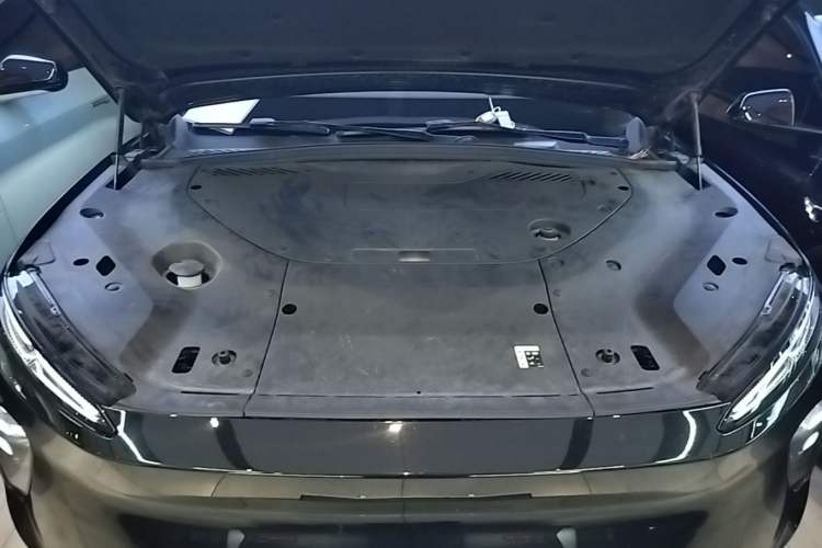 Used Nio ES8 2023 75 kWh Engine Bay