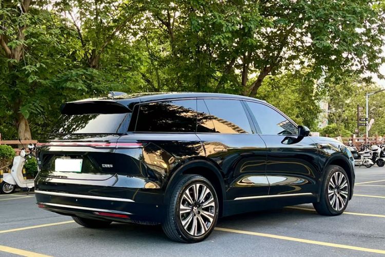 Used Nio ES8 2023 75 kWh Executive Edition Exterior 4