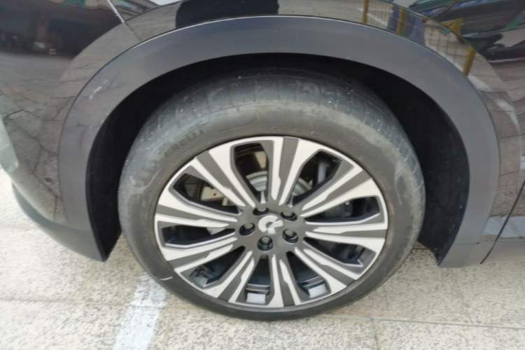 Used Nio ES8 2023 75 kWh Executive Edition Exterior 4