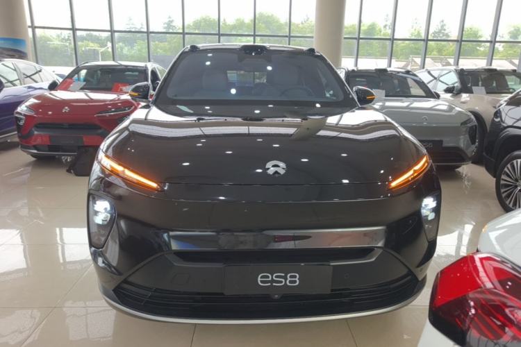 Used Nio ES8 2023 75 kWh Front