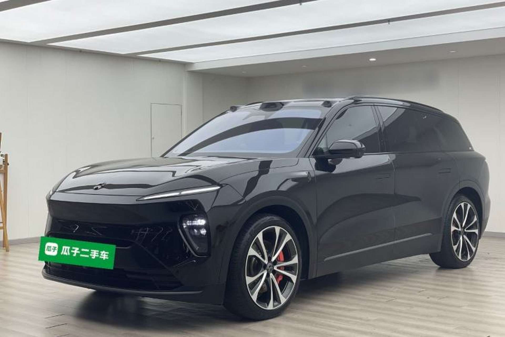 Used Nio ES8 2023 75 kWh Executive Edition Front Left 45 Deg