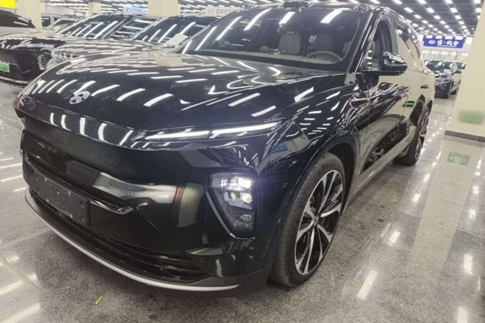 Used Nio ES8 2023 100kWh Signature Edition Front Left 45 Deg