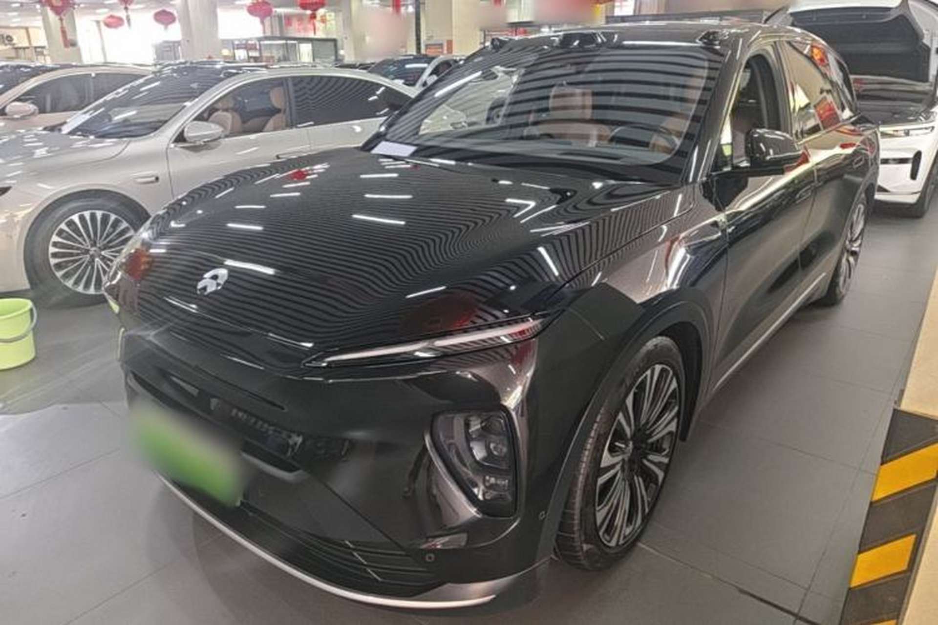 Used Nio ES8 2023 75 kWh Executive Edition Front Left 45 Deg