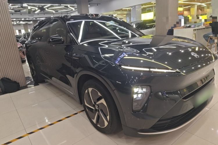 Used Nio ES8 2023 75 kWh Front Right 45 Deg