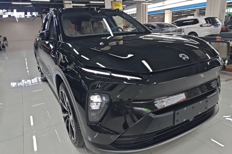 Used Nio ES8 2023 100kWh Signature Edition Front Right 45 Deg