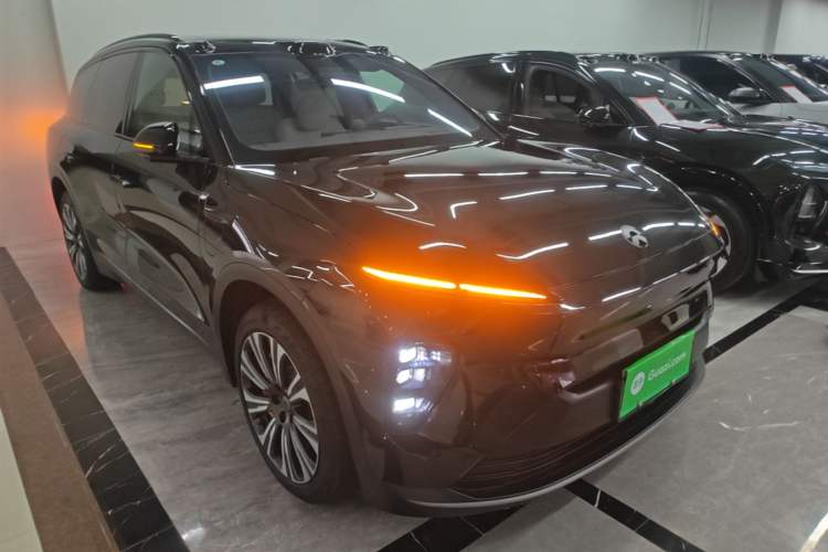 Used Nio ES8 2023 75 kWh Front Right 45 Deg