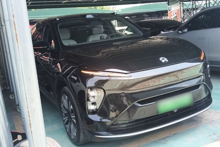 Used Nio ES8 2023 75 kWh Executive Edition Front Right 45 Deg