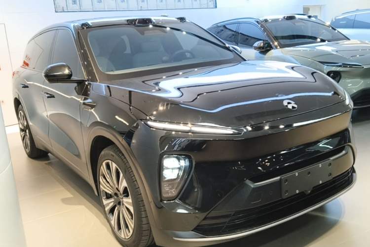 Used Nio ES8 2023 100kWh Front Right 45 Deg