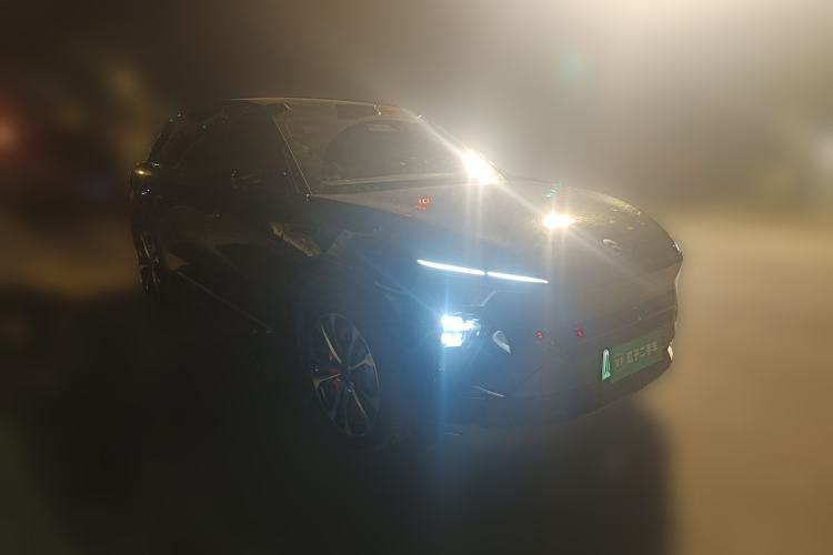 Used Nio ES8 2023 75 kWh Executive Edition Front Right 45 Deg