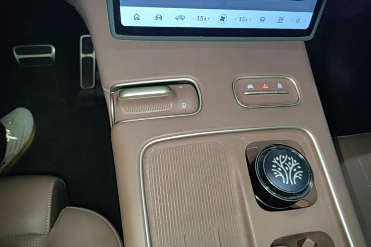 Used Nio ES8 2023 75 kWh Executive Edition Gear Lever