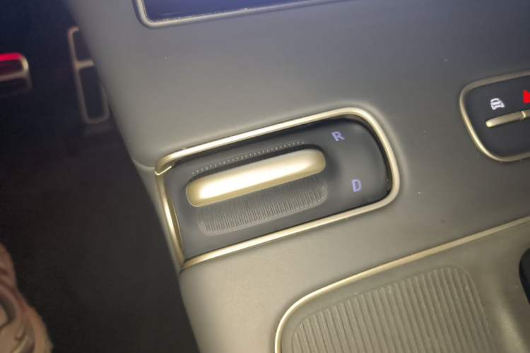 Used Nio ES8 2023 75 kWh Executive Edition Gear Lever