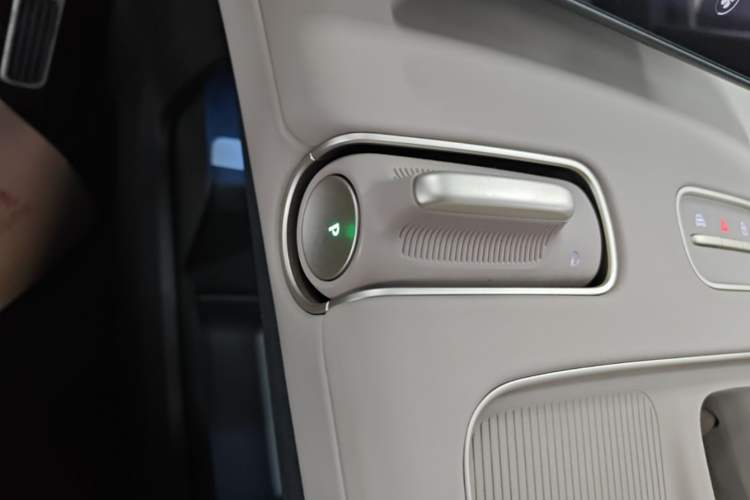 Used Nio ES8 2023 100kWh Signature Edition Gear Lever