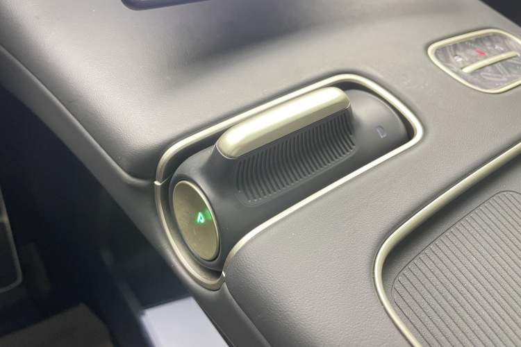 Used Nio ES8 2023 75 kWh Executive Edition Gear Lever