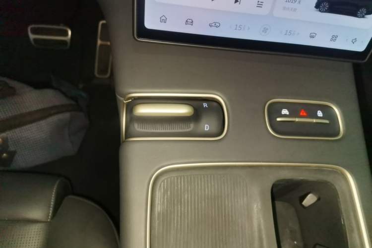 Used Nio ES8 2023 75 kWh Executive Edition Gear Lever