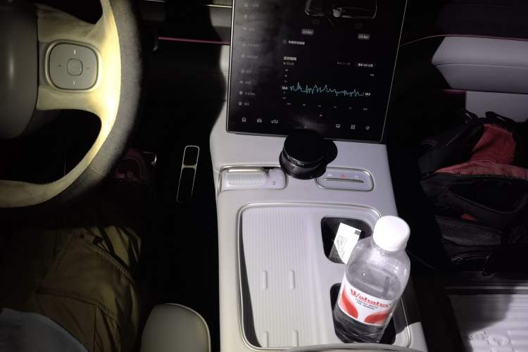 Used Nio ES8 2023 75 kWh Executive Edition Gear Lever