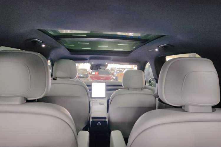 Used Nio ES8 2023 75 kWh Headliner