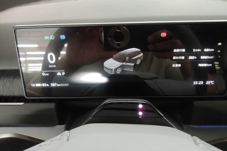 Used Nio ES8 2023 75 kWh Executive Edition Instrument Cluster